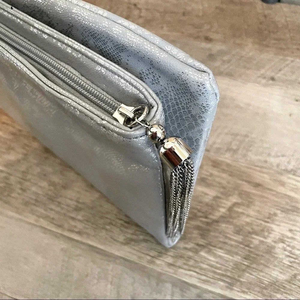 🌺 The Limited Metallic Snake Print Silver Faux Leather Foldover Clutch